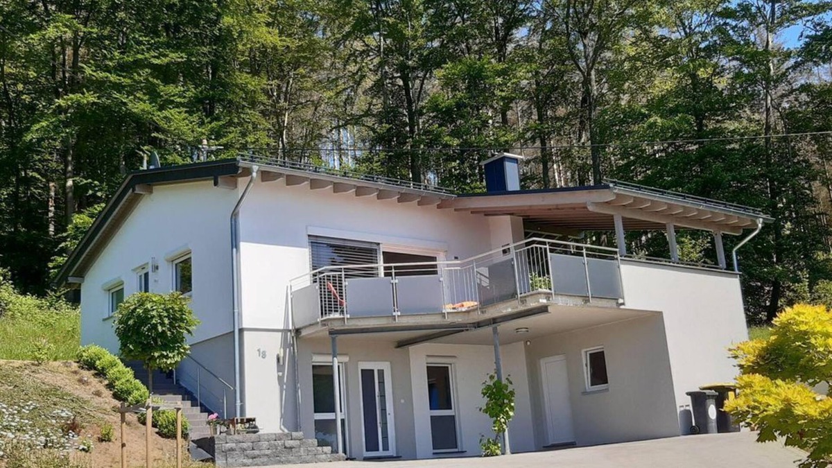 Girkenroth House | Ferienhaus Sonnenterrasse - 4-bett Fehaus, Schlafsofa, 2 Bäder, 2 Schlafräume