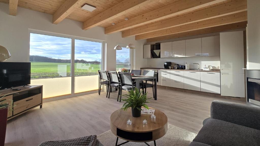 Hohen Schonberg Apartment | Ferienhaus Sonnenwiese mit Kamin & Meerblick
