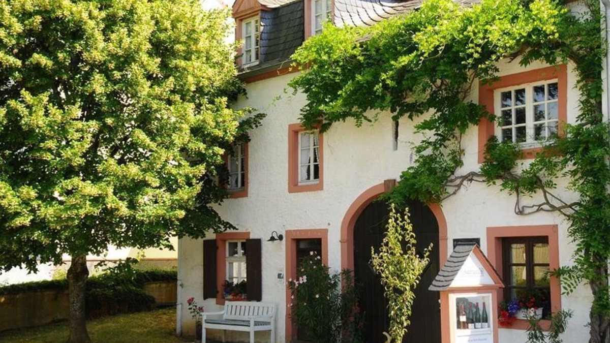 Oberemmel Apartment | Ferienweingut Willems-Willems - Apartment "Himmelblau" or "Kornspeicher"