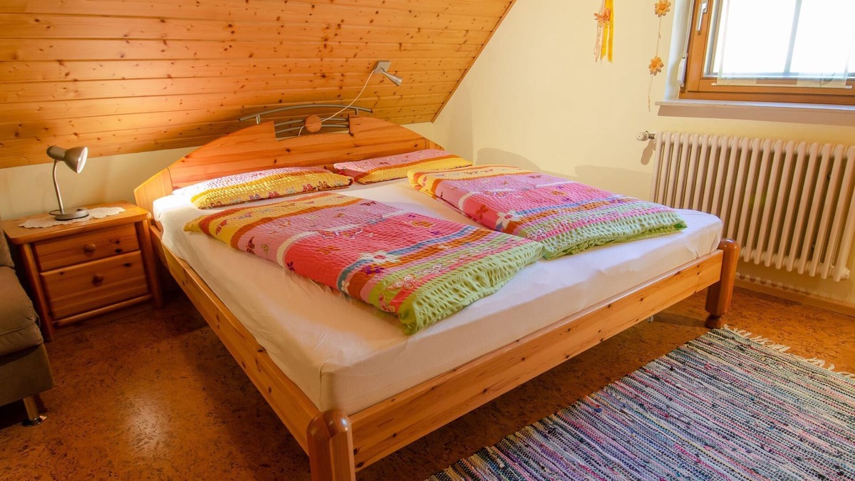 Schnellingen Apartment | Ferienwohnung Hirschblick, 41qm. 1 Schlafzimmer, max. 2 Personen