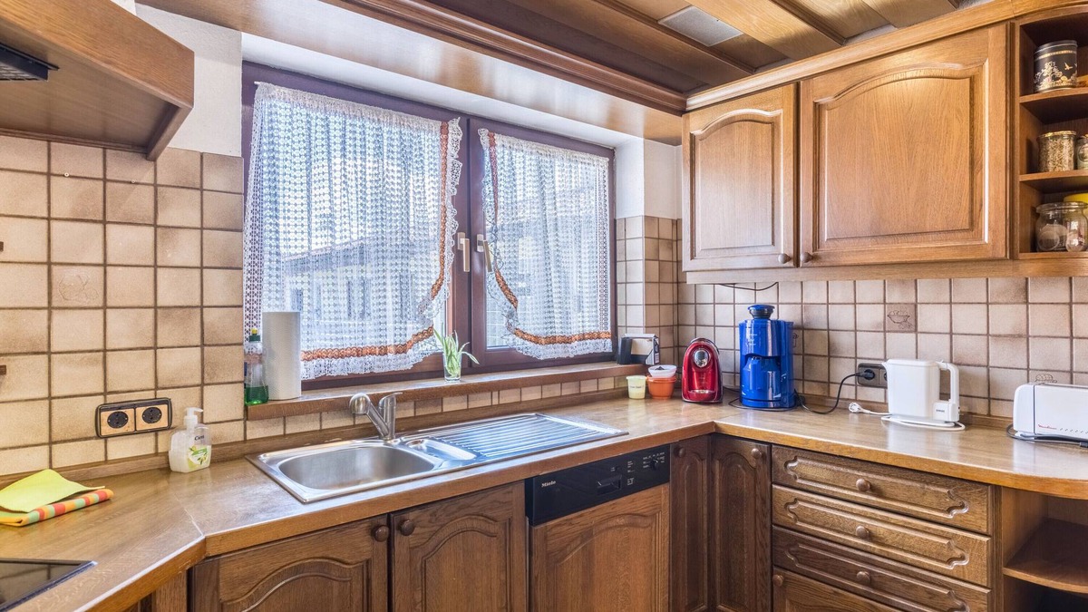 Wehingen Apartment | Ferienwohnung, 150 qm mit 2 Balkonen und Wintergarten mit 3 Schlafzimmern für max. 8 Personen