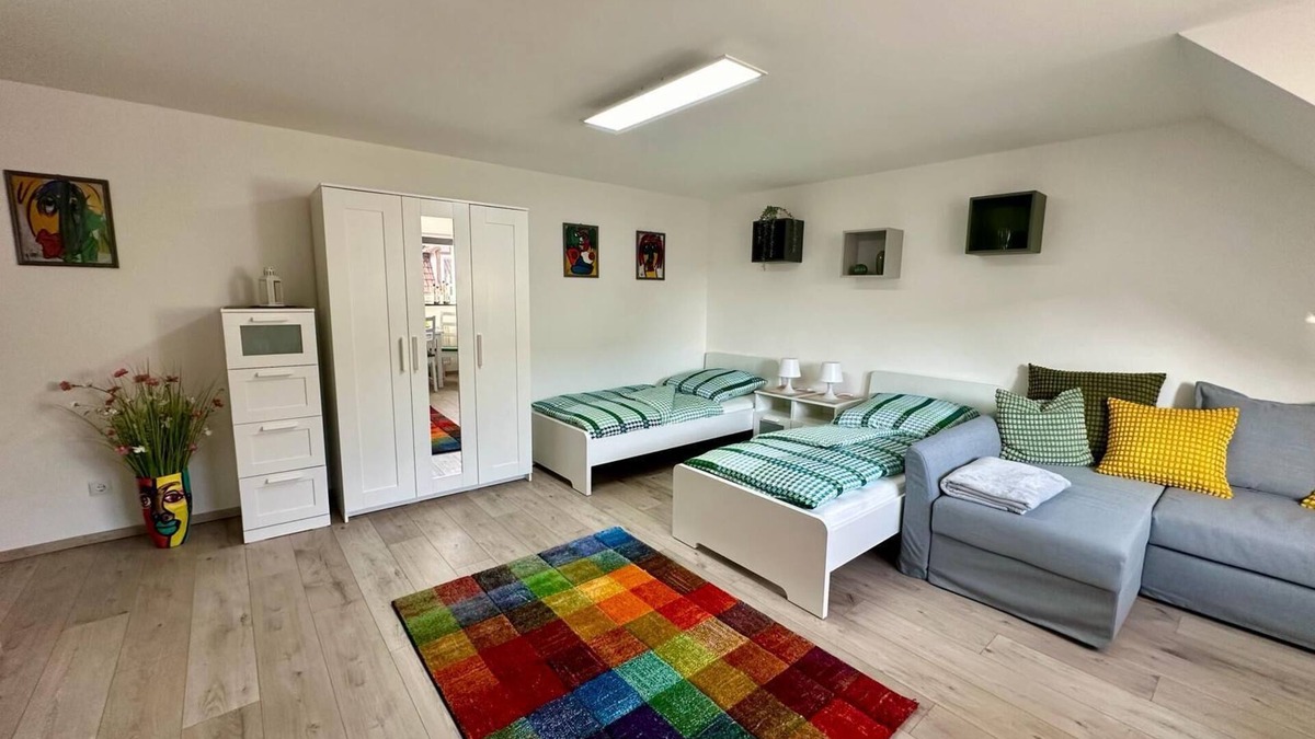 Bad Konigshofen Apartment | Ferienwohnung 2 mit Zwei Einzelbetten und Schlafcouch