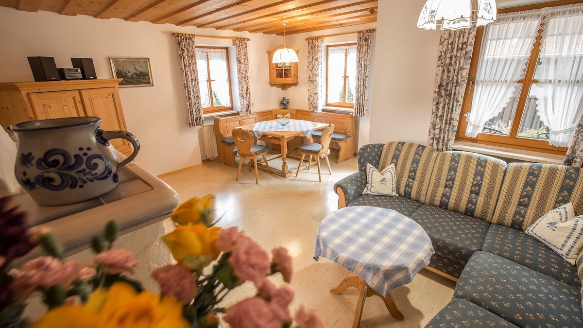 Aufham Apartment | Ferienwohnung 75 qm, Nichtraucher, 2 Schlafzimmer, Wohnzimmer, Küche, Balkon oder Terrasse, Sat-TV, 4 Sterne, max 4 Personen
