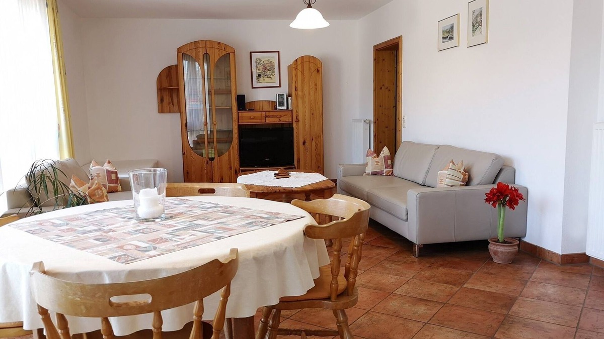 Werbach Apartment | Ferienwohnung 90 qm mit Platz für bis zu fünf Personen, mit Bootsanlegeplatz.
