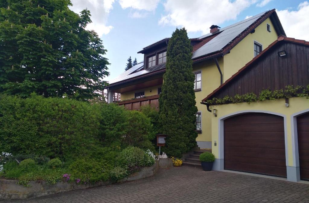 Eckersdorf Apartment | Ferienwohnung Adelhardt