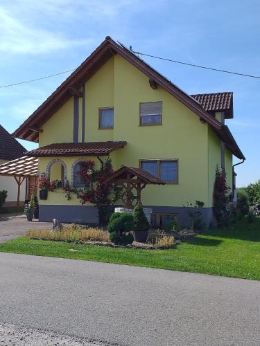 Buchlberg Apartment | Ferienwohnung 'am Bienwald'