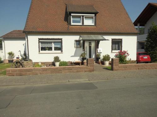 Grossheubach House | Ferienwohnung am Brunnen