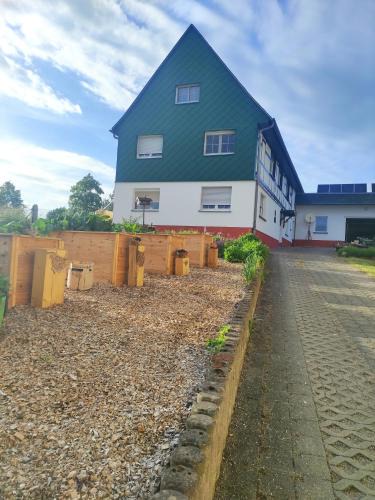 Lunzenau Apartment | Ferienwohnung am Kugelbaum