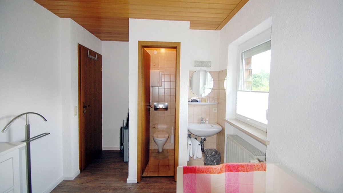 Taching a.See House | Ferienwohnung bis 3 Personen, auf 2 Ebenen, 80 qm, Balkon und Terrasse