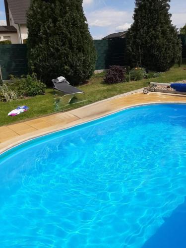 Grobitz Apartment | Ferienwohnung Bienwald mit Pool für 4 - 6 Personen mit 3 Schlafzimmern