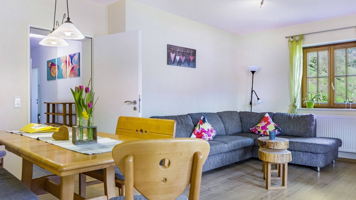 Ibental Apartment | Ferienwohnung Blick ins Tal