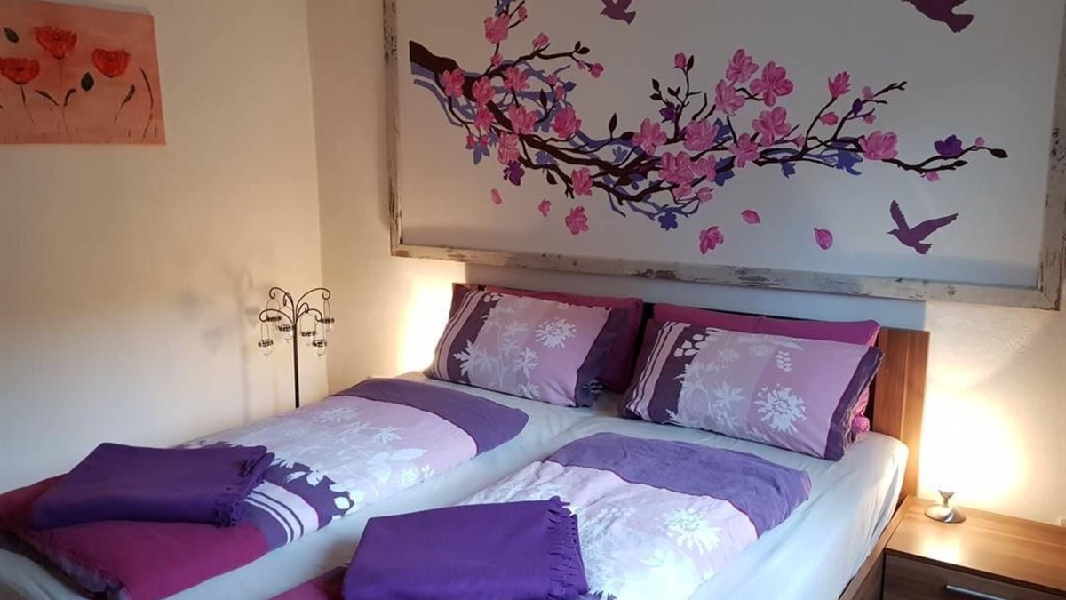 Monreal Apartment | Ferienwohnung Burgblick - 4-Bett-Ferienwohnung shower/toilet, non-smoking