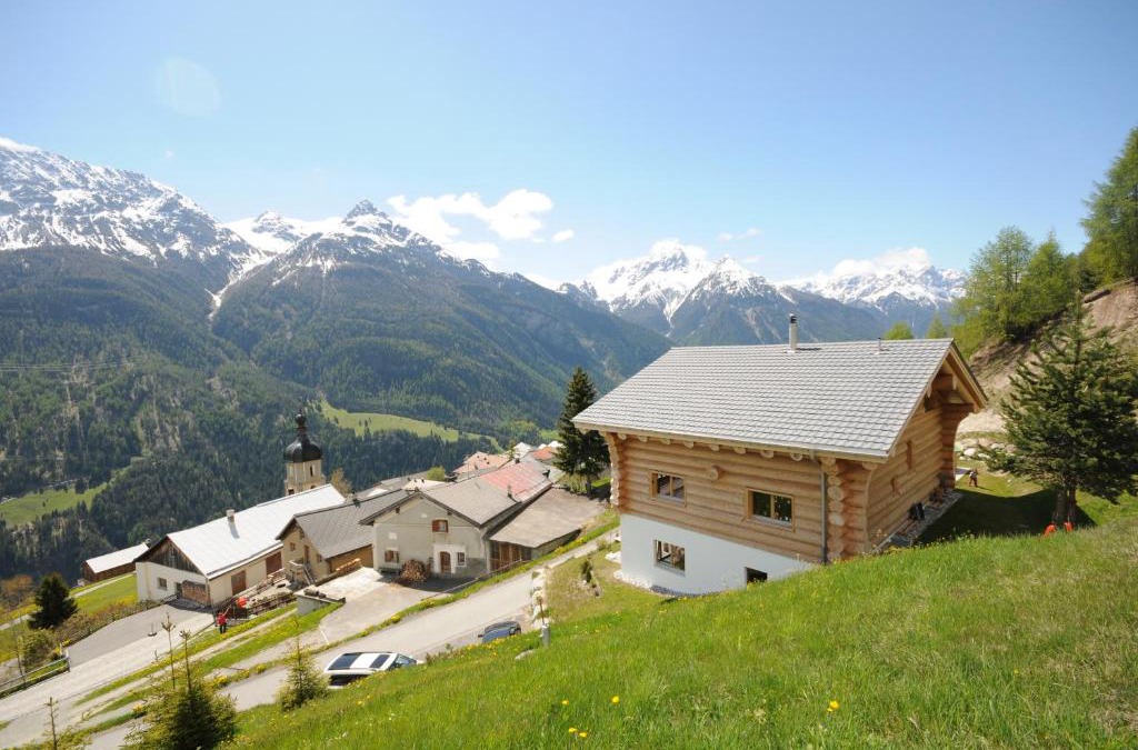 Tschlin Apartment | Ferienwohnung Caviezel
