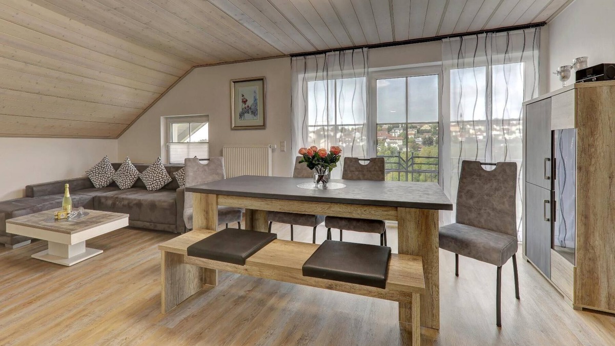 Hauzenberg Apartment | Ferienwohnung Dachgeschoß mit 3 Balkonen
