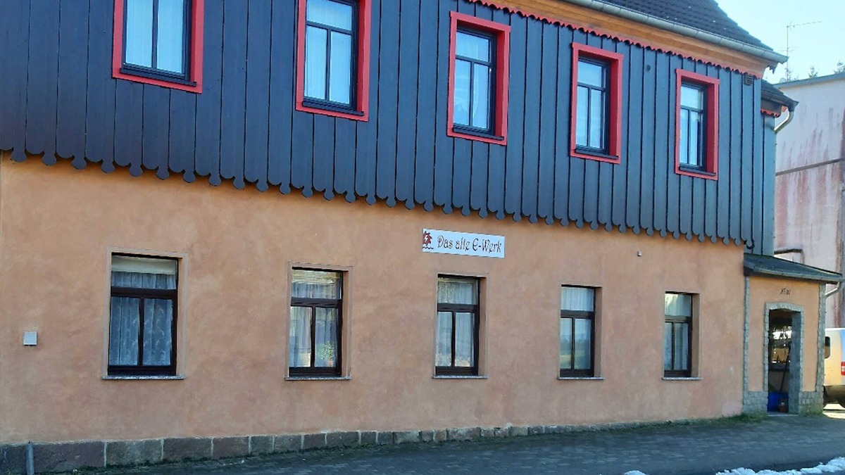 Mandelholz Apartment | Ferienwohnung Das Alte E-werk mit Kamin - Fewo mit 2 SZ