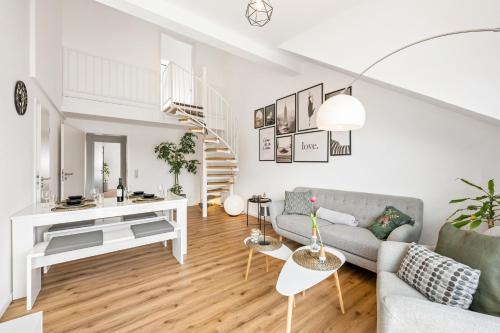 Bad Friedrichshall Apartment | Ferienwohnung Bad Friedrichshall 5BR 10 beds, TV & kitchen