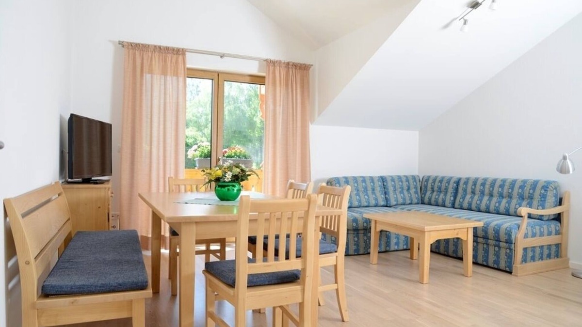 Prien am Chiemsee Apartment | Ferienwohnung C mit 2 Sep. Schlafzimmer, Südbalkon, 90qm