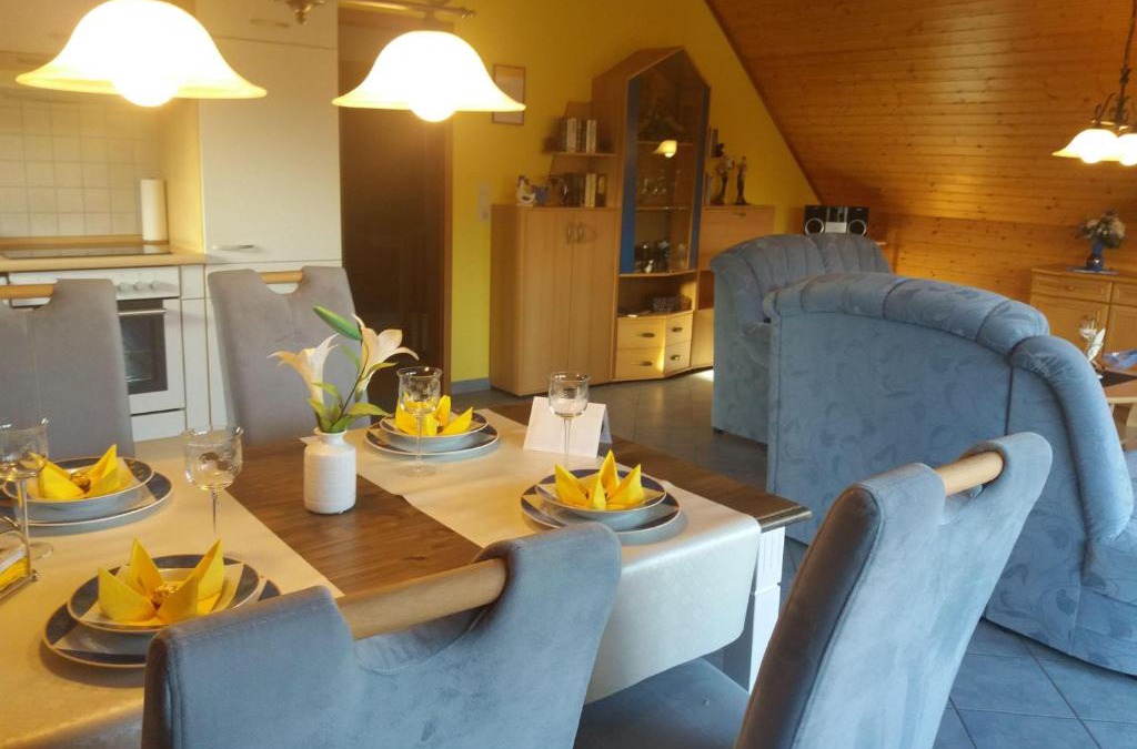 Stakendorf Apartment | Ferienwohnung-Dorette-in-Stakendorf-mit-Blick-ueber-den-Dorfteich