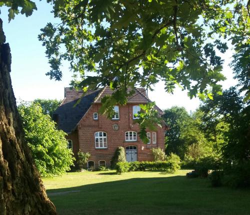 Kuhstorf Apartment | Ferienwohnung ehemalige Revierförsterei "Morgensünn"