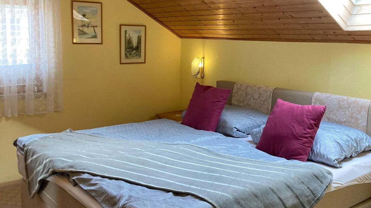 Marquartstein Apartment | Ferienwohnung Erika, 1-2 Personen, 65qm, 1 Schlafzimmer, 2 x WC, Wlan