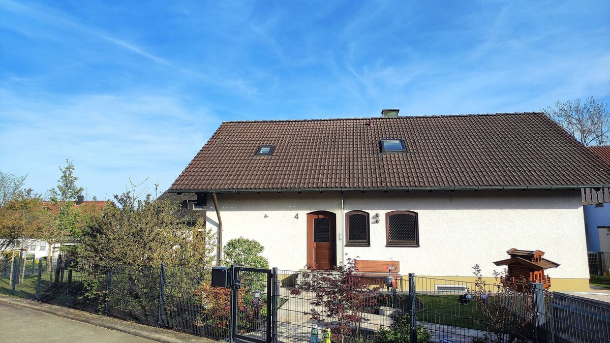 Rosenfeld Apartment | Ferienwohnung für 1 bis 2 Personen - Ruhige Lage am Ortsrand