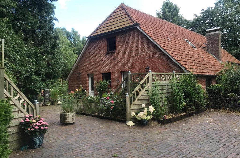 Augustfehn Apartment | Ferienwohnung Gulfhaus, mit Sauna und großem Garten