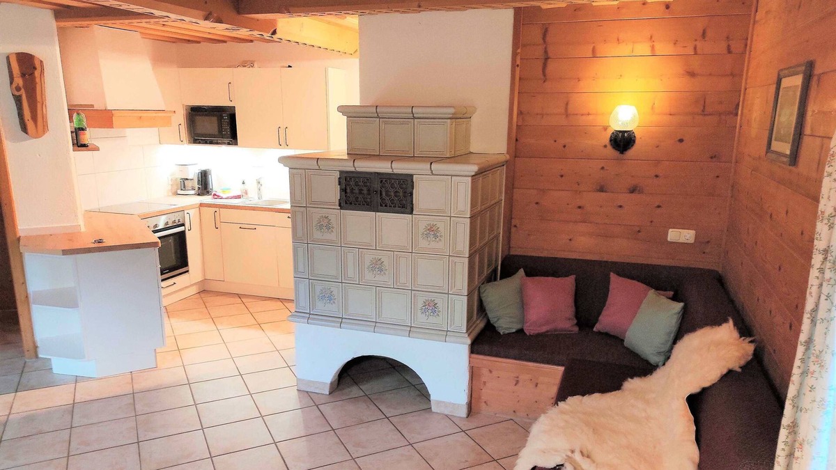 Frasdorf Apartment | Ferienwohnung Hochries für 2-4 Personen 1. Stock, Balkon, eigener Eingang, 1 Schlafzimmer, Wohn/Schlafzimmer, Küche