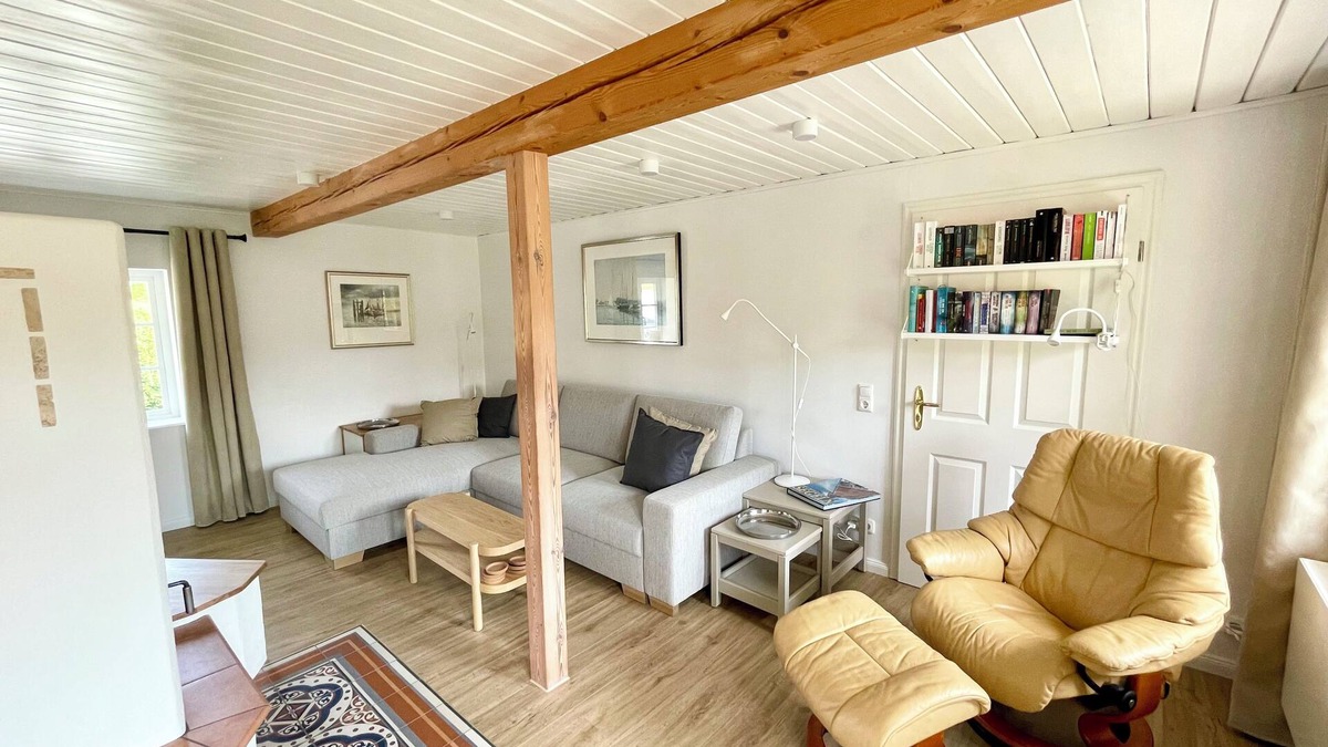 Roikier Apartment | Ferienwohnung Instenhuus. Garten-mitbenutzung auf 1000qm, 3 km vom Strand