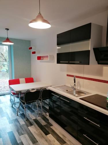 Blumenberg Apartment | Ferienwohnung I Sarrebriese