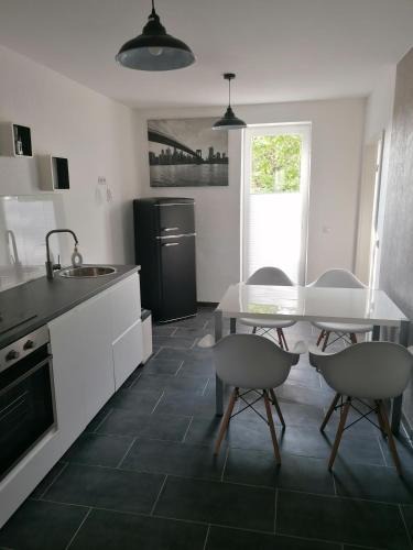 Blumenberg Apartment | Ferienwohnung II Sarrebriese