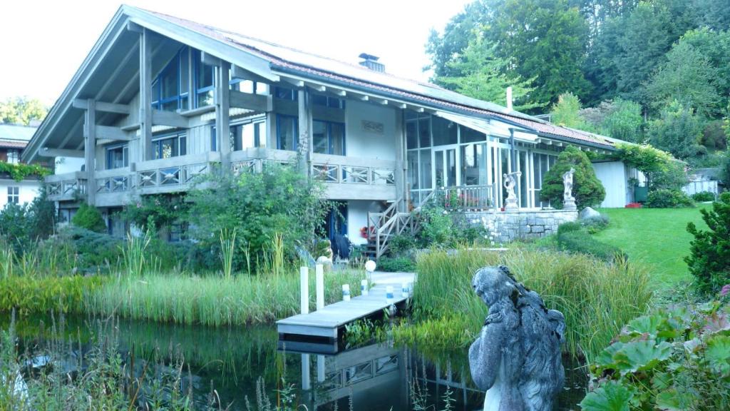 Eurasburg Apartment | Ferienwohnung im Gartenparadies