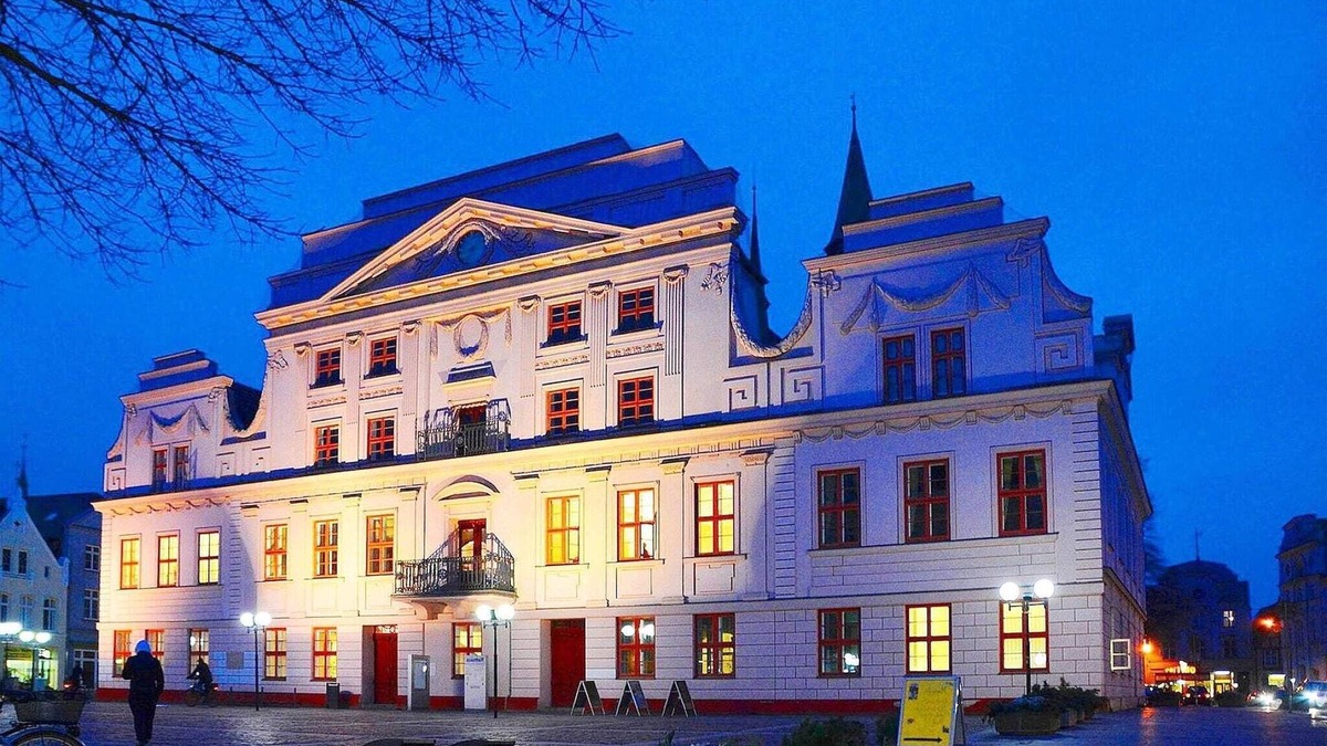 Guestrow Apartment | Ferienwohnung im Wasserturm, Güstrow