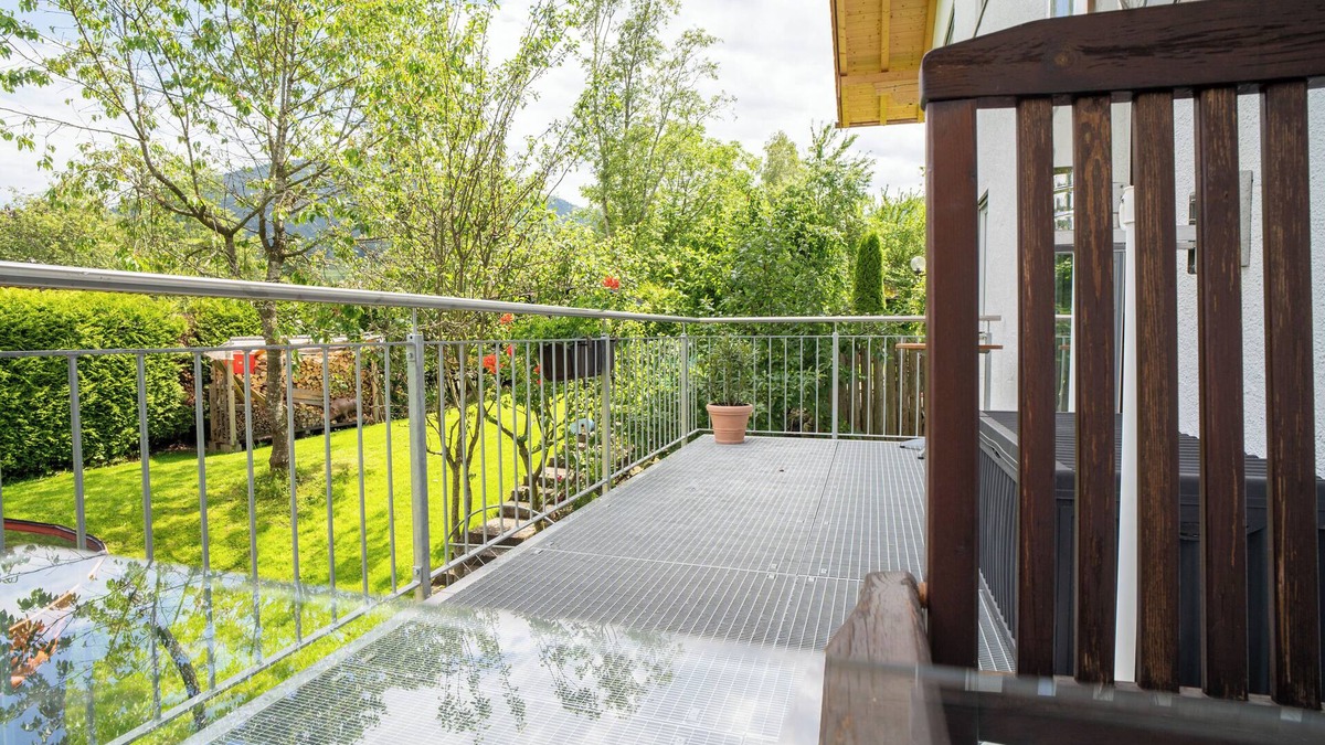 Bad Feilnbach Apartment | Ferienwohnung Jeni, 65qm mit Balkon und Bergblick