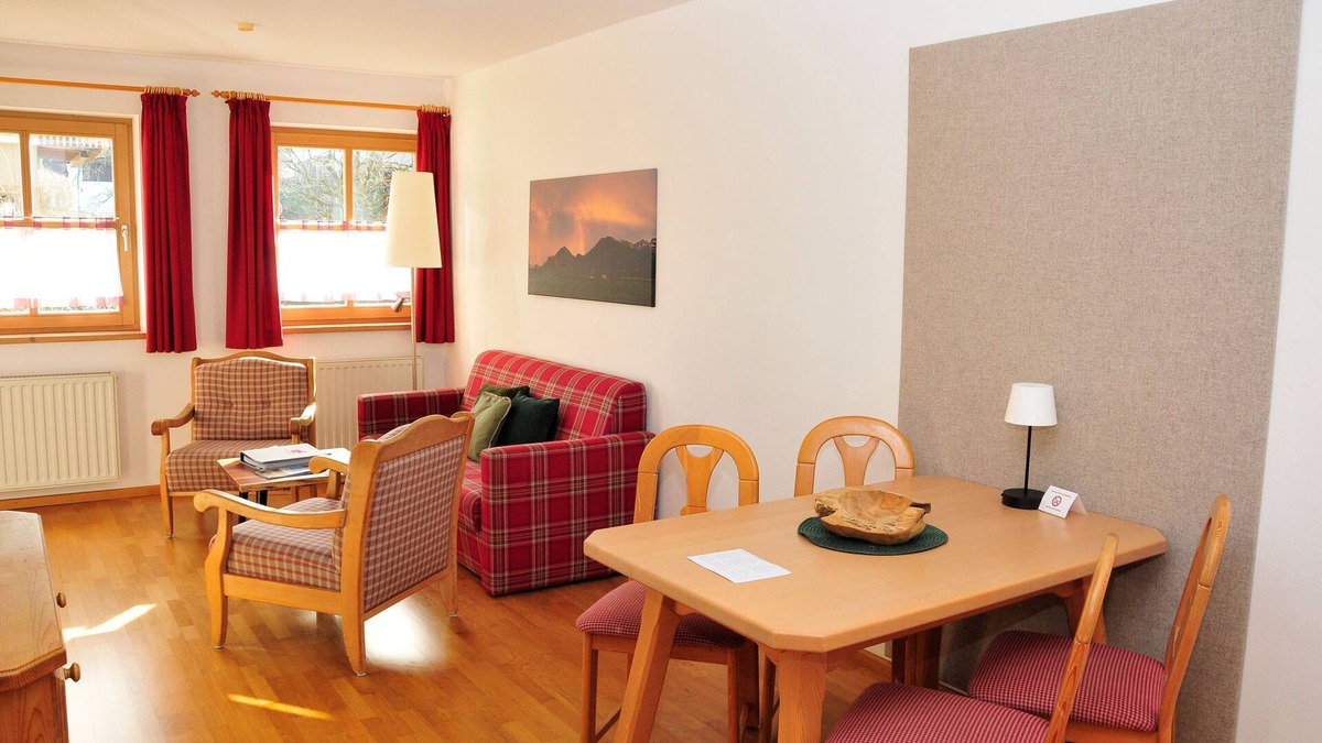 Bad Feilnbach Apartment | Ferienwohnung Kranzhorn, 2 bis 3 Personen, 1 separates Schlafzimmer, 1. OG, Südbalkon
