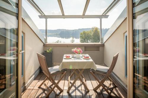 Pelham Apartment | Ferienwohnung Loggia