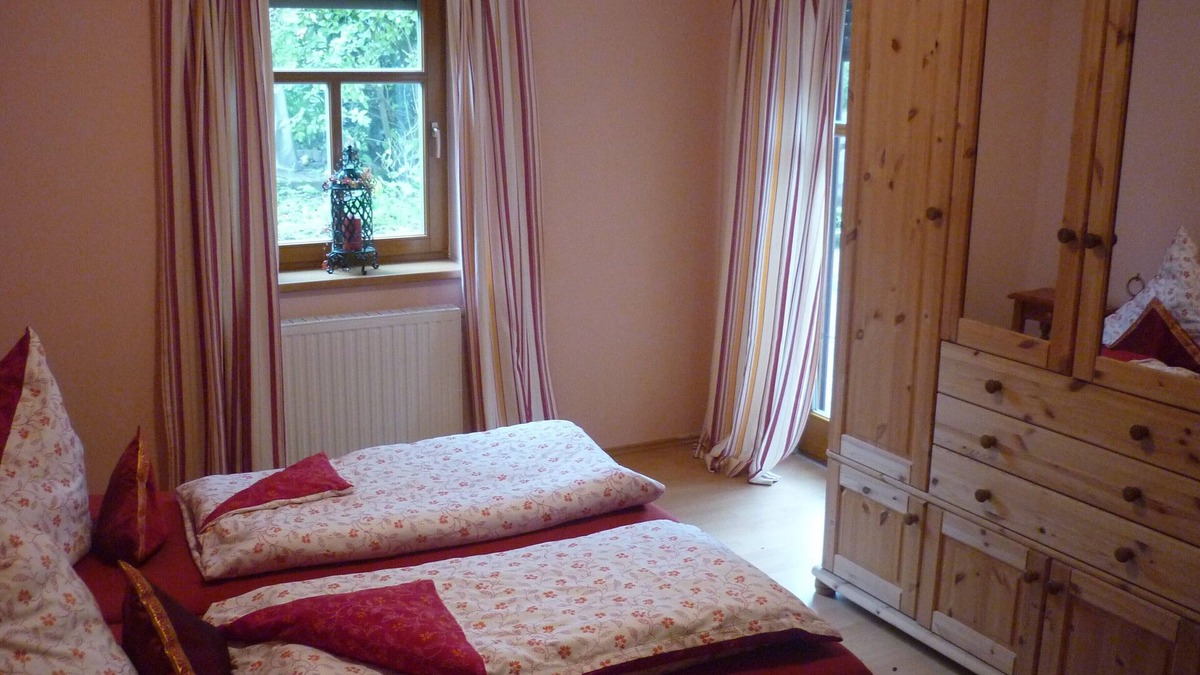 Oberthulba Apartment | Ferienwohnung mit Überdachter Pergola und Großer Terrasse