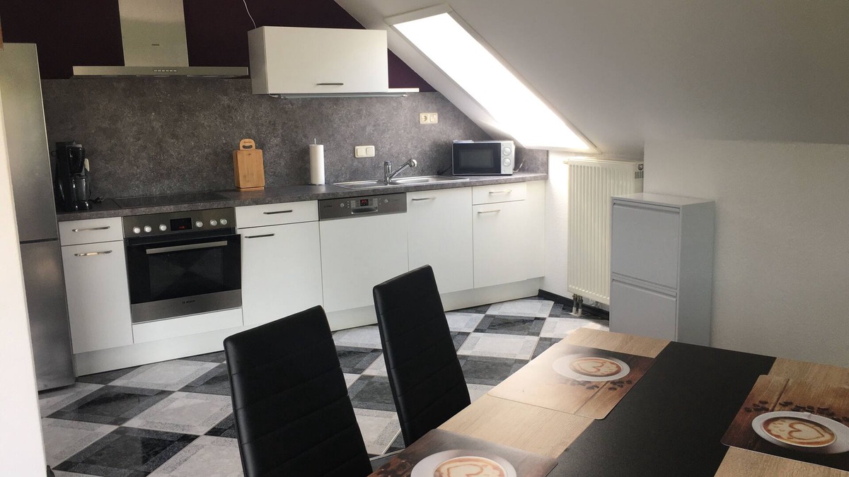 Gambach Apartment | Ferienwohnung mit Balkon am Waldrand
