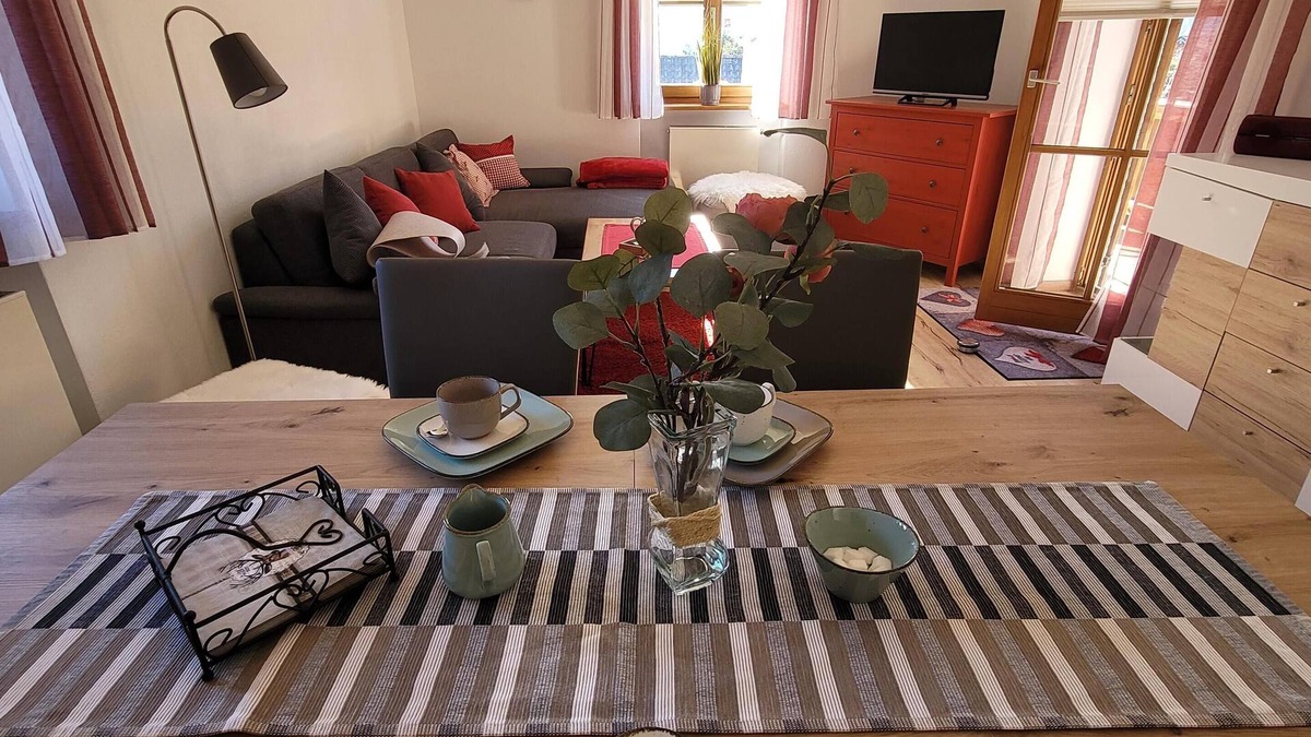 Kiefersfelden Apartment | Ferienwohnung mit Separatem Schlafzimmer 60 qm