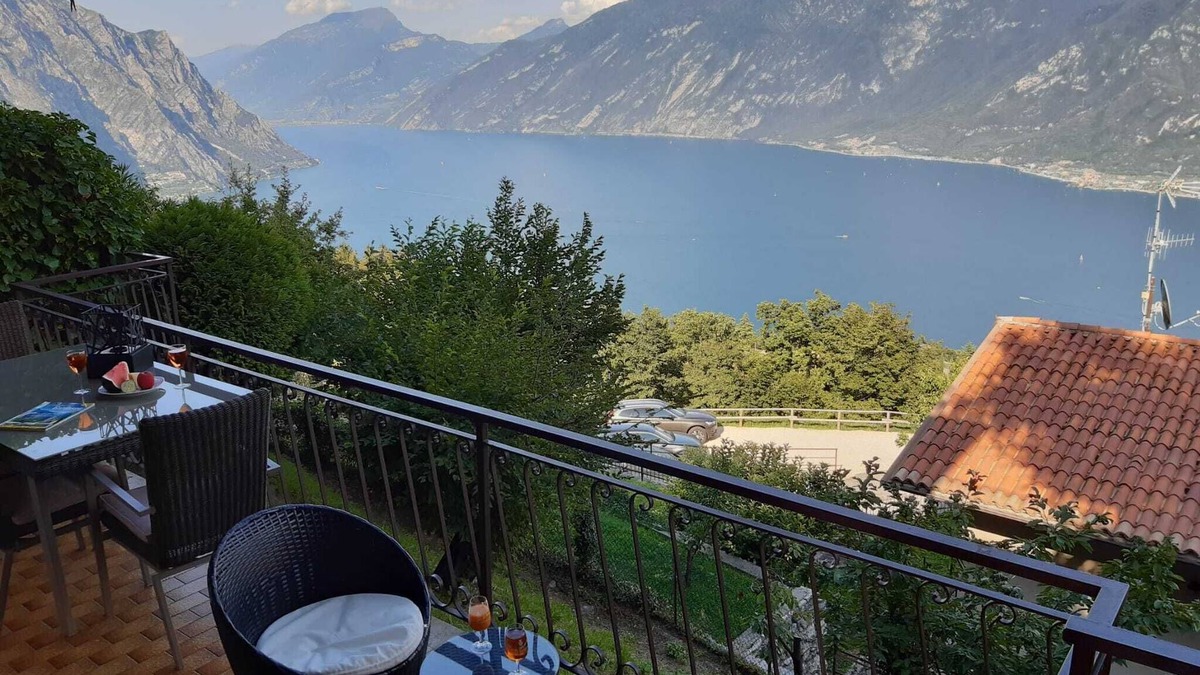 Voltino Apartment | Ferienwohnung mit Traumhaftem Seeblick Gardasee Limone Tremosine Voltino,italien
