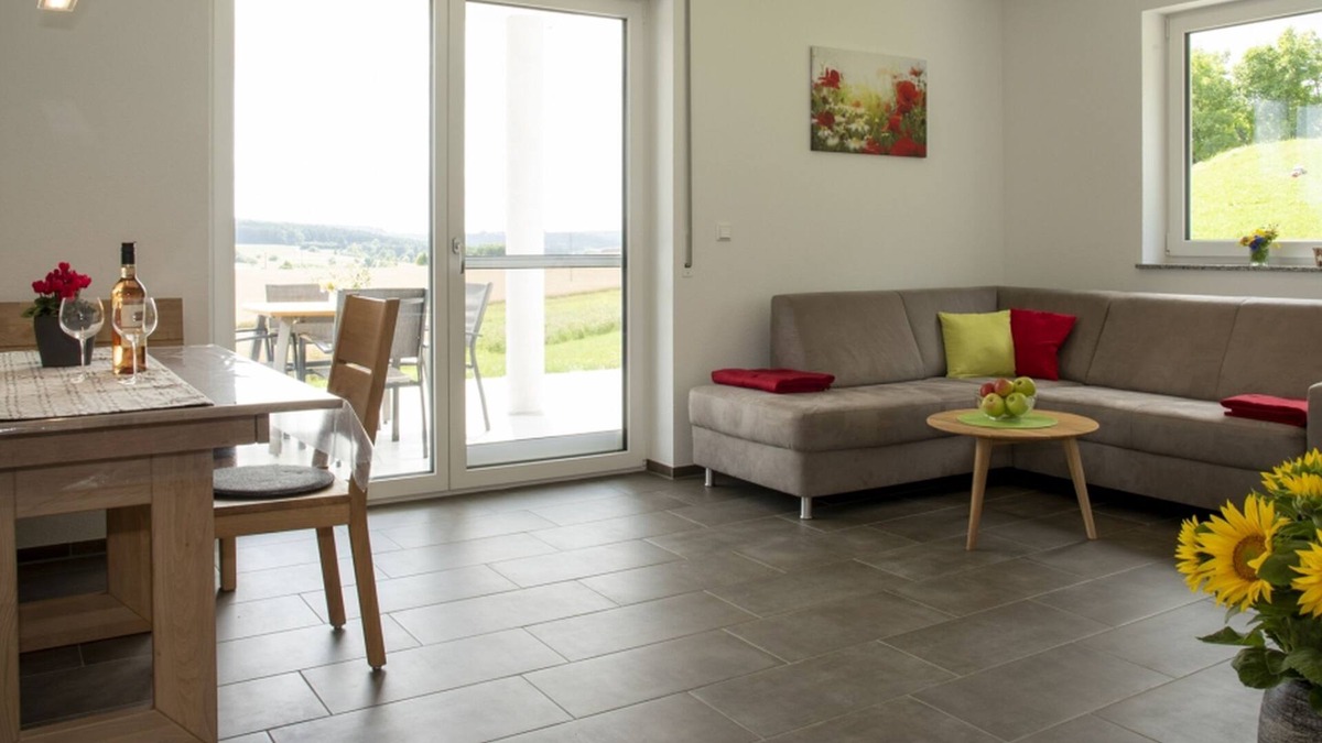 Laichingen Apartment | Ferienwohnung Mohnblume, 57 qm, 2 Schlafzimmer, Südterrasse, max. 4 Personen