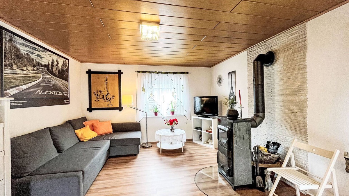 Quiddelbach Apartment | Ferienwohnung Renata 1 nahe Nürburgring by Interhome