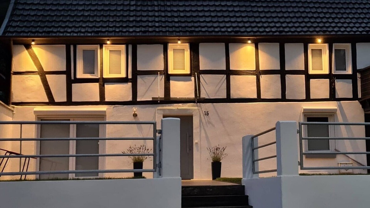 Rolandswerth Apartment | Ferienwohnung RheinZeit - Freshly renovated half-timbered house directly on the Rhine!