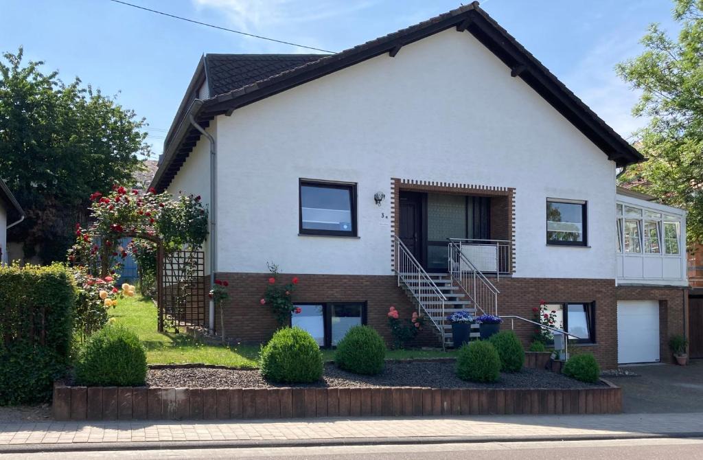 Osburg Apartment | Ferienwohnung Rosengarten