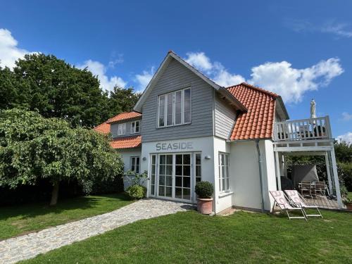 Rosenhagen Apartment | Ferienwohnung " Seaflat " an der Ostsee, Strandkorb, Kamin, free W-LAN by SEASIDE