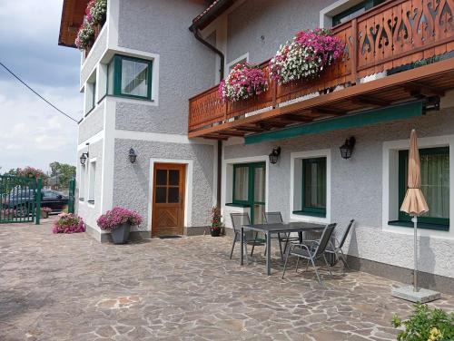 St Andra-Hoech Apartment | Ferienwohnung Strohmaier