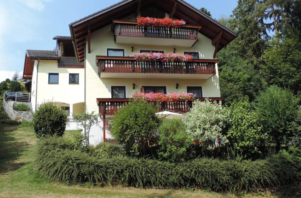 Oberkreuzberg Apartment | Ferienwohnung Waldoase am Fuchsenstein