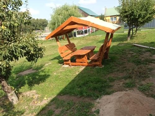 Uecker-Randow Apartment | Ferienwohnung Wiesenblick Dachgeschoß Sonnenberg Grambow