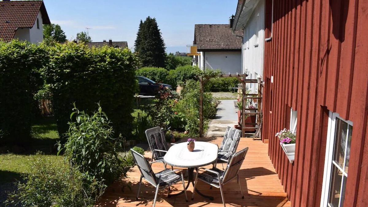 Rehlings Apartment | Ferienwohnungen Dornroeschen - FEWO im Obergeschoss mit Terasse