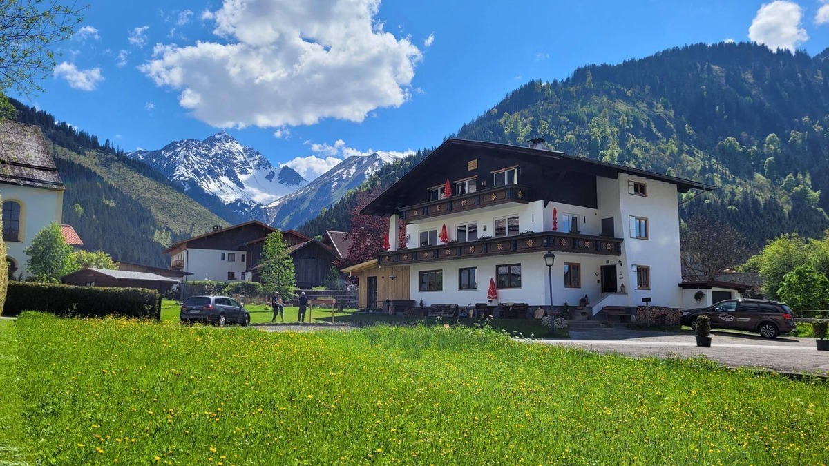 Bichlbach Apartment | Ferienwohnungen Haus Almrausch - Stärke der Berge
