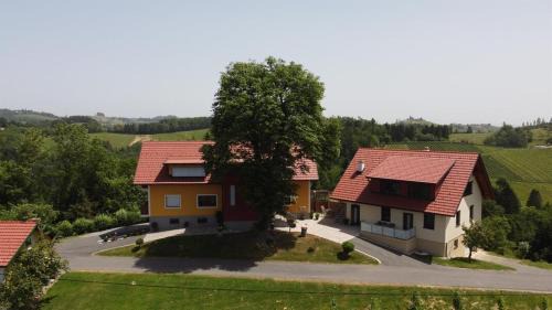 Glanz an der Weinstrasse Apartment | Ferienwohnungen Kumpitsch am Poharnigberg